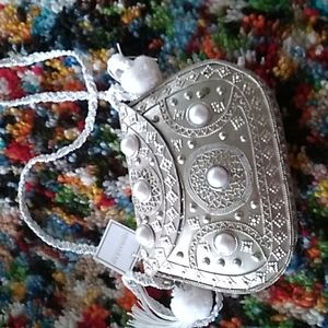 SHIRALEAH White Mala Clutch